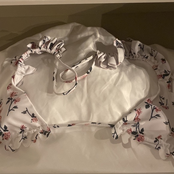 Another bathing suits this time for teens and adults too! It’s pretty small🫶🏽 - Picture 2 of 4